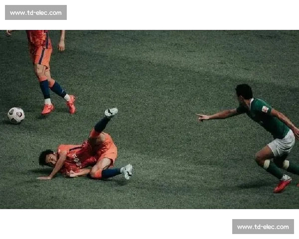 红牌破局！亚泰 2-2 遭绝平，保级路再陷泥沼