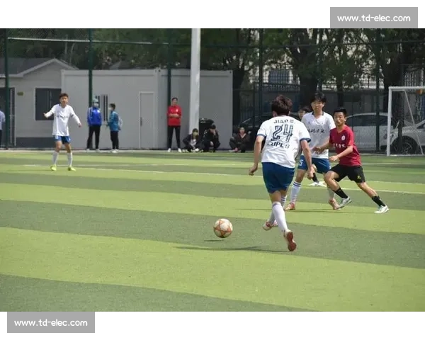 秦皇岛笼式足球:小场地踢活体育消费大市场 秦皇岛笼式足球:小场地踢活体育消费大市场