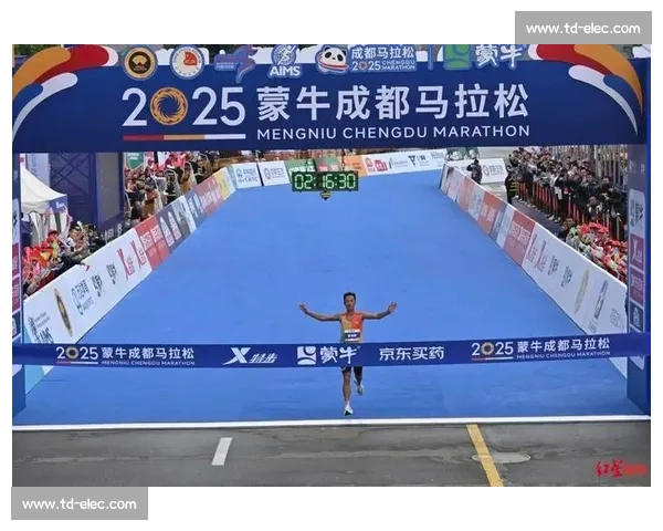 管油胜 21628 卫冕成马！冲线趴地藏着 12 年坚守