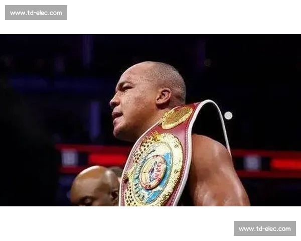 爆冷!沃德利 11 回合 TKO 帕克,锁定乌西克挑战权 爆冷!沃德利 11 回合 TKO 帕克,锁定乌西克挑战权